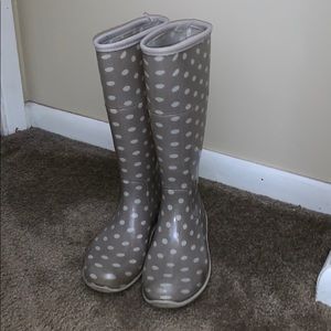 Poka dot rain boots